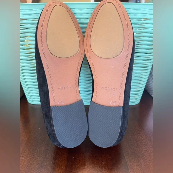 NWOT Vionic Women's Classic Black Suede Loafers - Picture 7 of 7